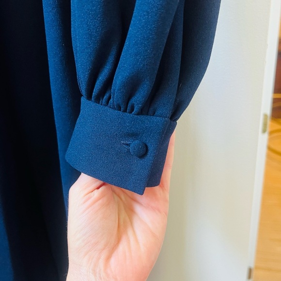 Elegant DKNY long sleeved don't size 12 Navy Blue Dress - Picture 5 of 8